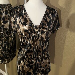 Dana Buchman Women’s Top Blouse VNeck Short Sleeve Black/Brown Print Size Small